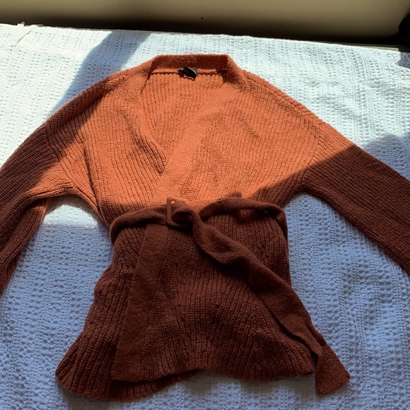 Sweater - Picture 1 of 2
